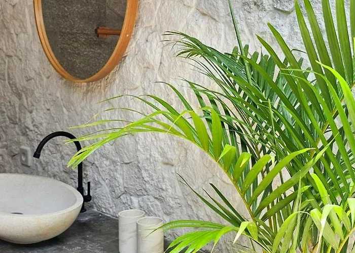 Luxury 2 Bedroom Tropical Villa *