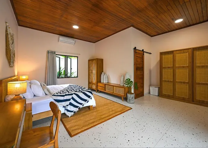 Luxury 2 Bedroom Tropical Villa *