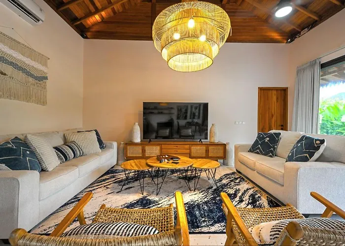 Luxury 2 Bedroom Tropical *